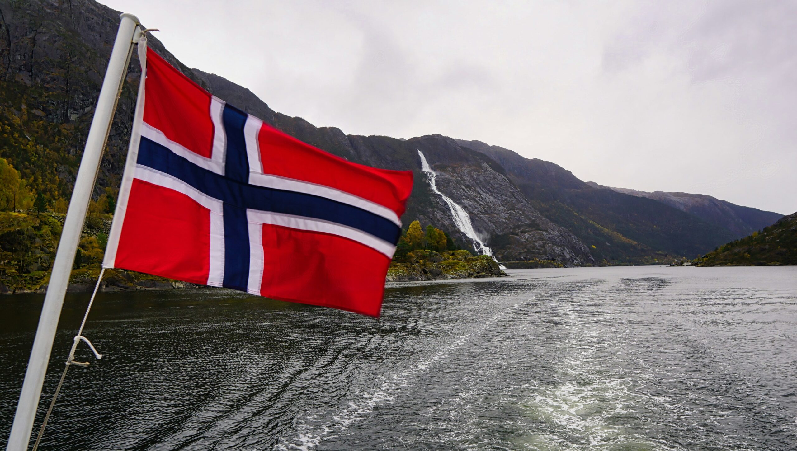 The Norway Flag: A Comprehensive Guide to Its Colors and Emblems